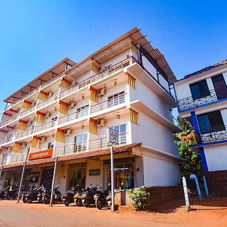 Fabexpress The Voyage Hotel Morjim Luaran gambar