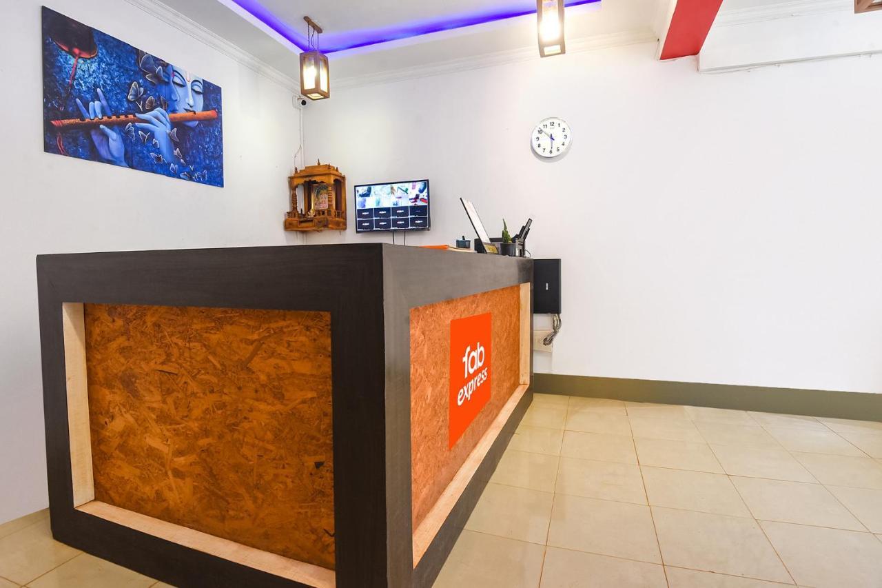 Fabexpress The Voyage Hotel Morjim Luaran gambar