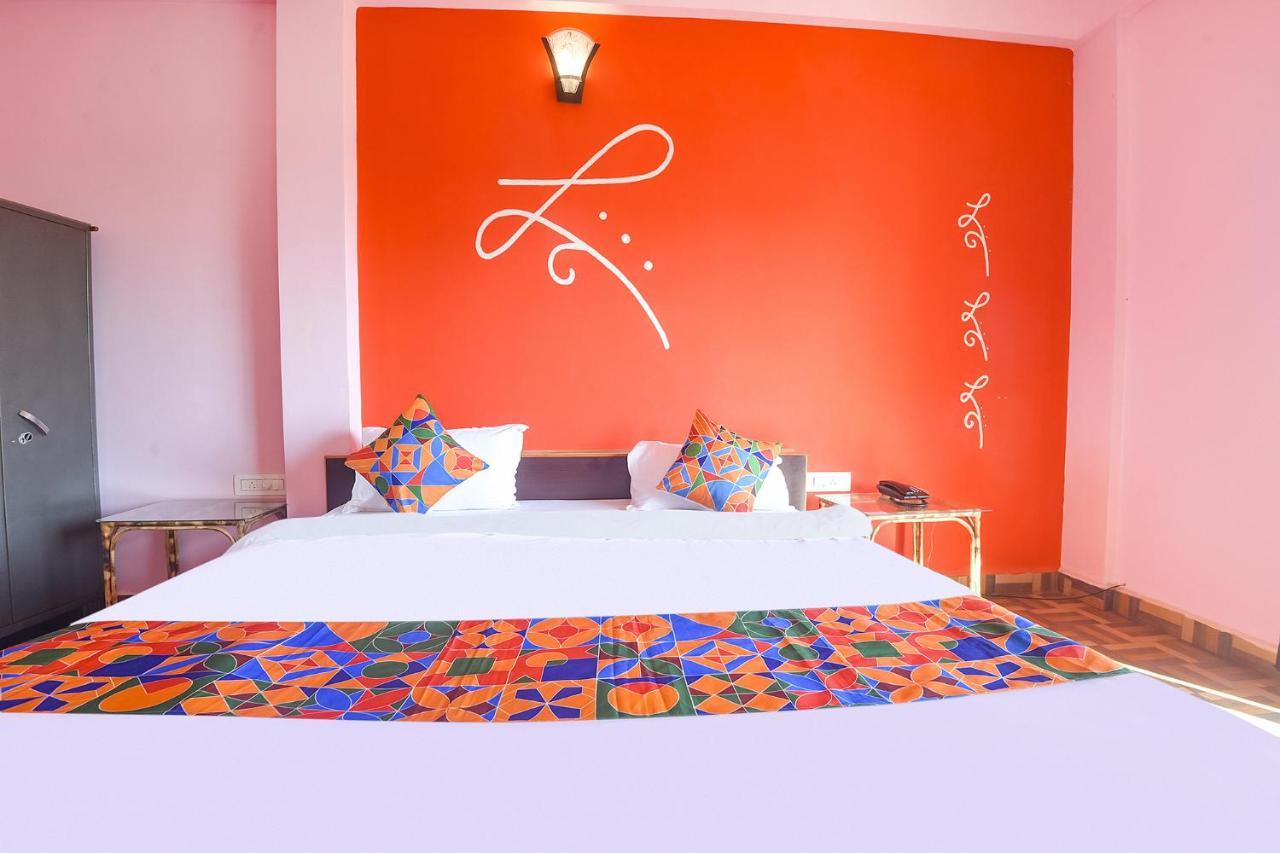 Fabexpress The Voyage Hotel Morjim Luaran gambar